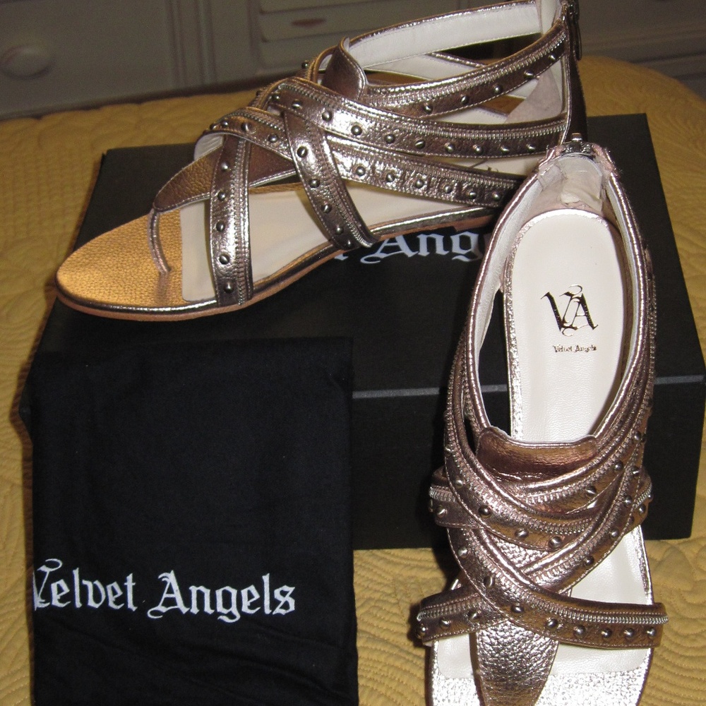 $169 Size 8 Leather Velvet Angels Rosebud Sandal